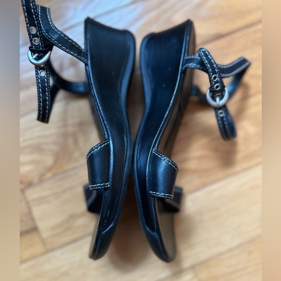 Kenneth Cole Reaction open toe wedges.  Size 8 1/2 - Picture 6 of 8